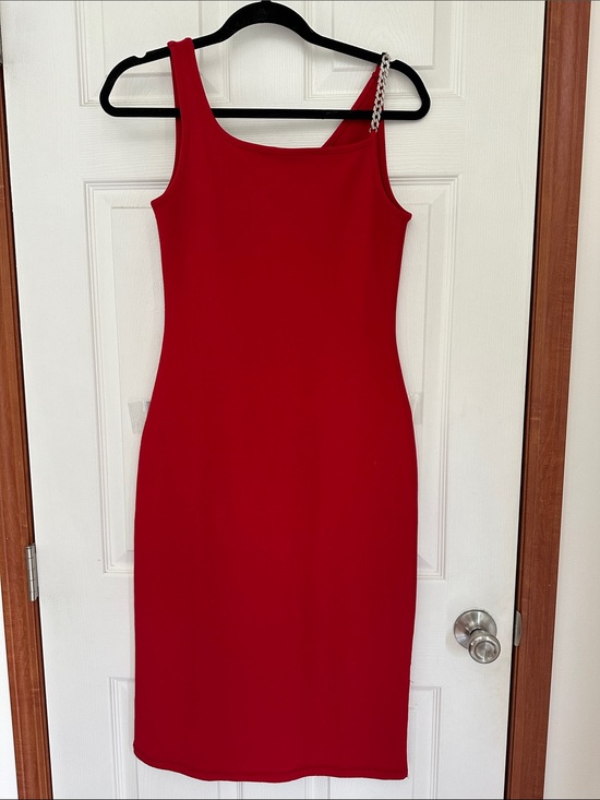 Gracia Dresses & Skirts - Gracia Red One-Shoulder Chain-Detail Dress